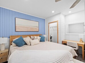 Escrivaninha, ferros/tábuas de passar roupa, berço de viagem, Wi-Fi