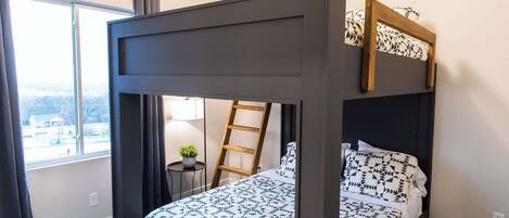 3 soverom, strykejern/-brett, reiseseng for barn og wi-fi