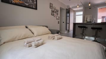 1 bedroom, internet, bed sheets