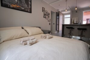 1 غرفة نوم وخدمة الإنترنت وملاءات أسرّة