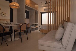 Tabla de planchar con plancha, wifi y ropa de cama 