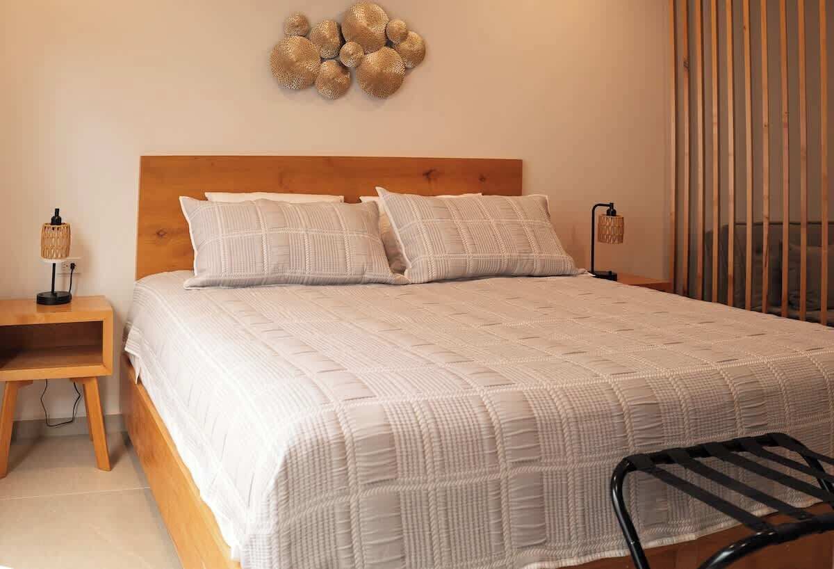 Silitysrauta/-lauta, Wi-Fi, vuodevaatteet