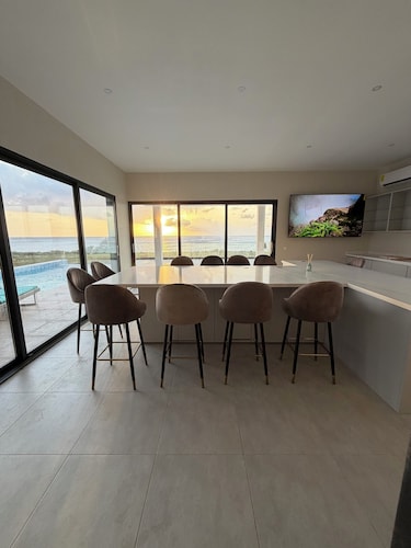 Ocean View Luxury Villa • Heated Pool • 5-Min Walk to Jeremi Beach