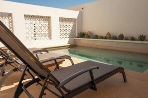 حمام سباحة