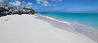 Ultra-Luxe NEW Villa on TarBay | Oceanfront | Pool