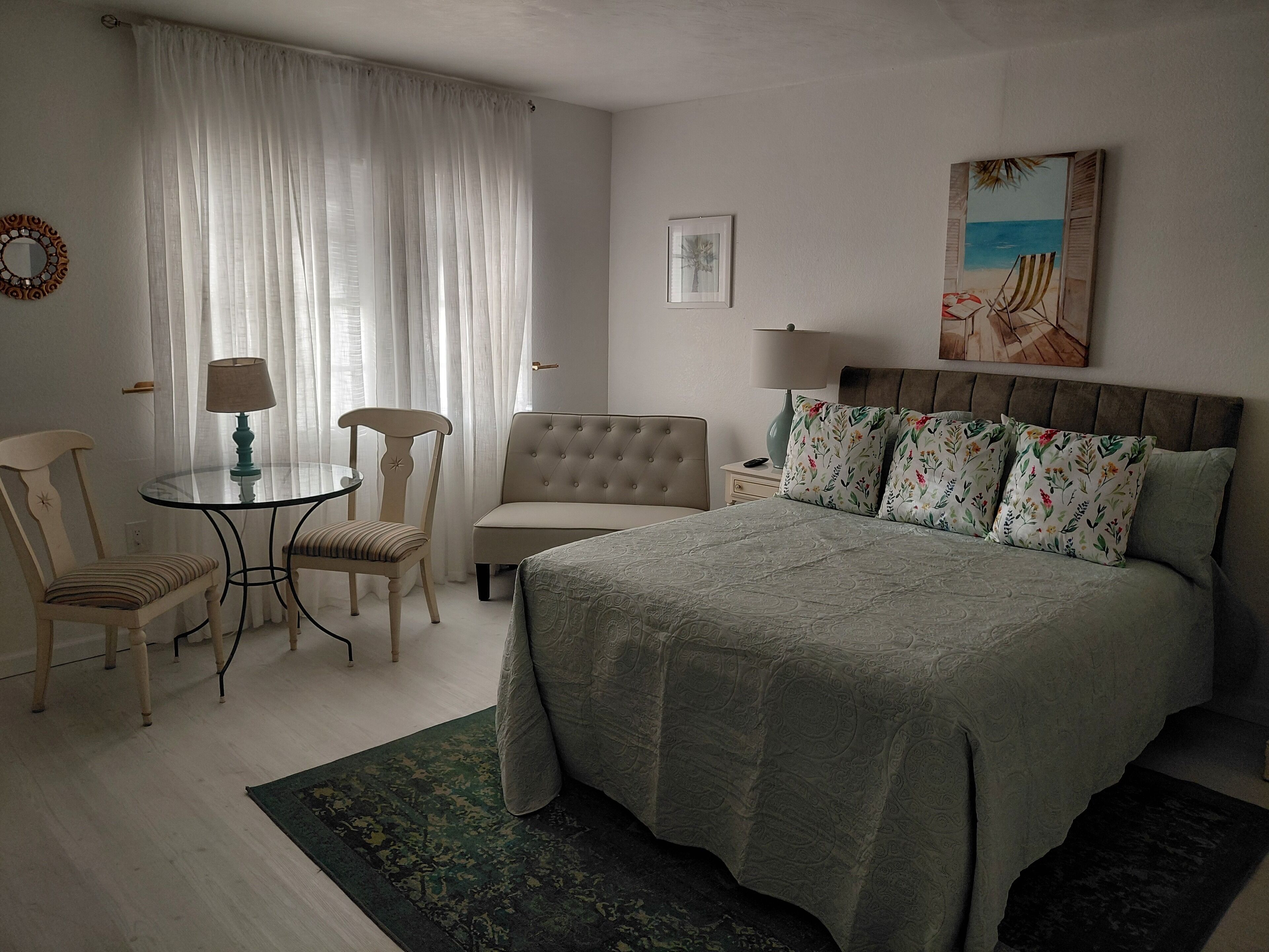 Tabla de planchar con plancha, cuna de viaje y wifi gratis 