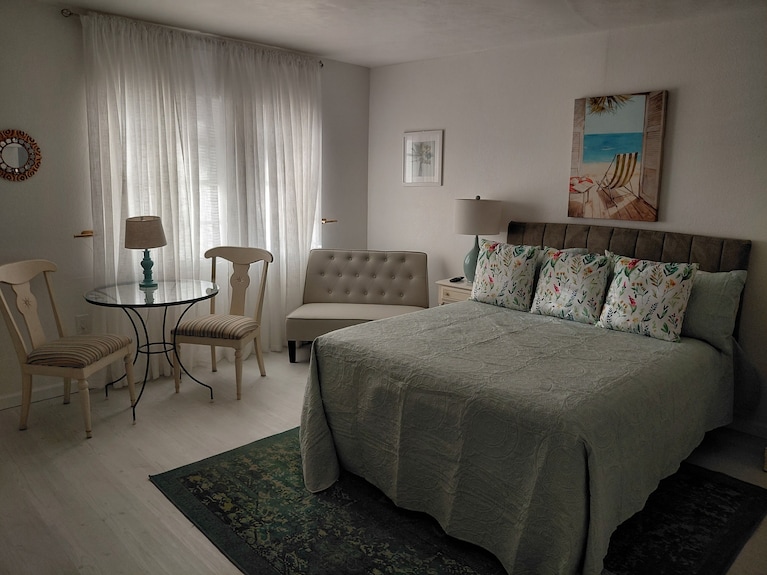 Studio On Boca Ciega Bay In Treasure Island - St. Pete Beach, FL
