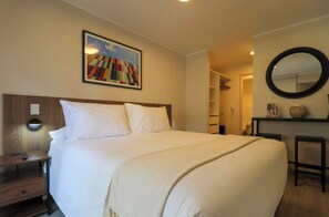 1 bedroom, iron/ironing board, WiFi, bed sheets - w* | Amazing Loft w/ Balcony in Miraflores (Miraflores)