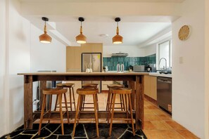 Fridge, microwave, oven, stovetop - w* | Amazing 4BR w/ Terrace & Jacuzzi in Juarez (Ciudad de México)