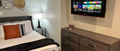 1 soverom, strykejern/-brett, reiseseng for barn og wi-fi