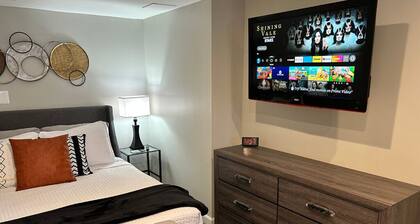 Cozy apartment in superb Fort Washington MD-private keyless entry.