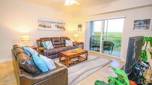 Smart TV - Oceanwalk Getaway w/Heated Pool + Rocket Views (New Smyrna Beach)