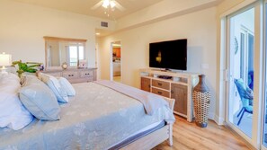 3 bedrooms, iron/ironing board, Internet, bed sheets - Oceanwalk Getaway w/Heated Pool + Rocket Views (New Smyrna Beach)