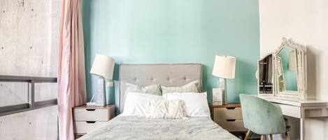 Fer et planche à repasser, accès Internet, draps fournis