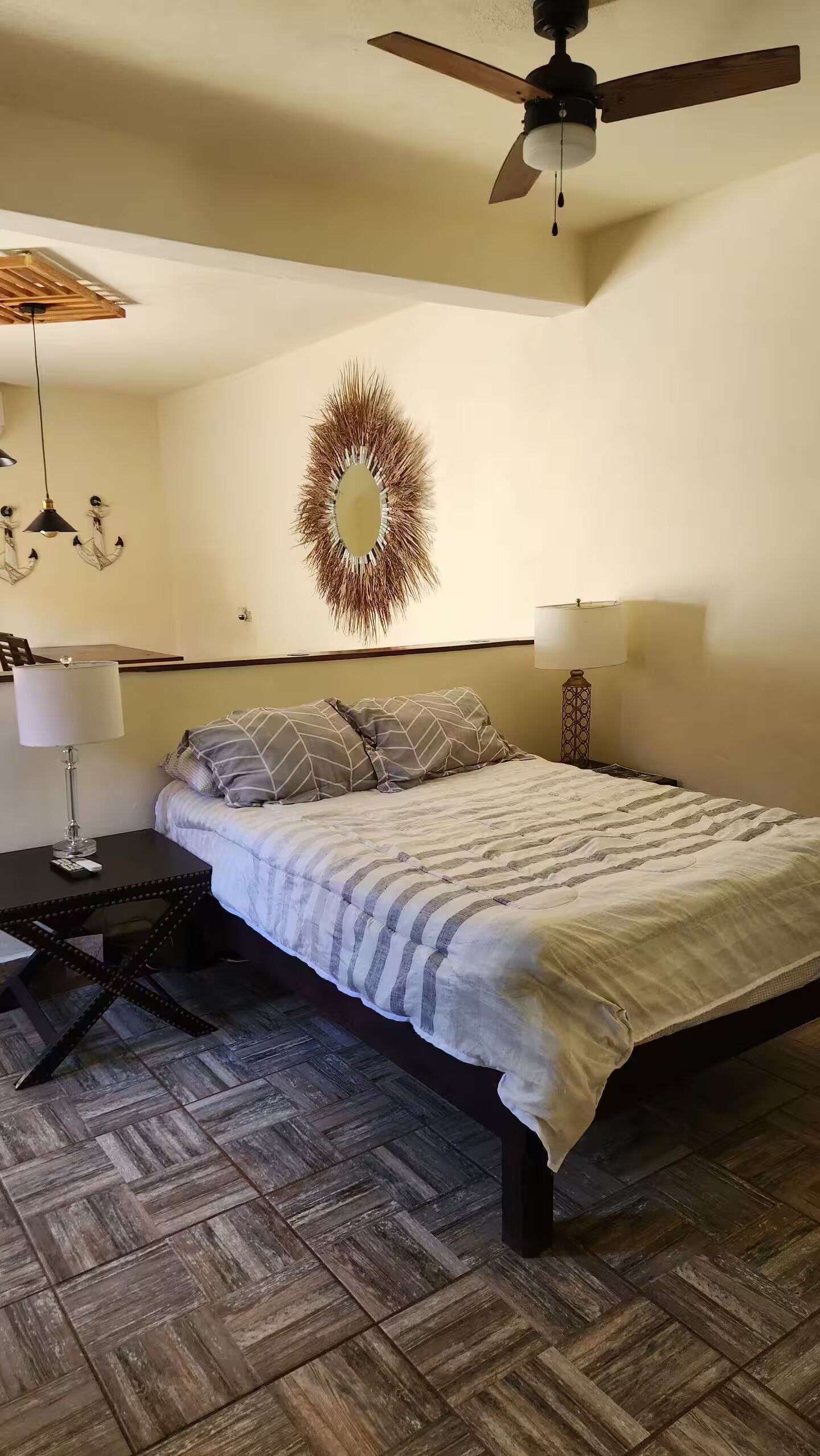 1 slaapkamer, een strijkplank/strijkijzer, wifi, beddengoed