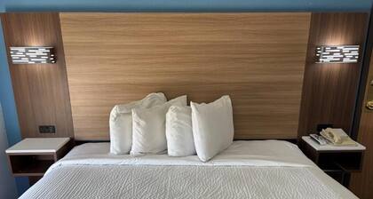 Jacksonville Inn & Suites