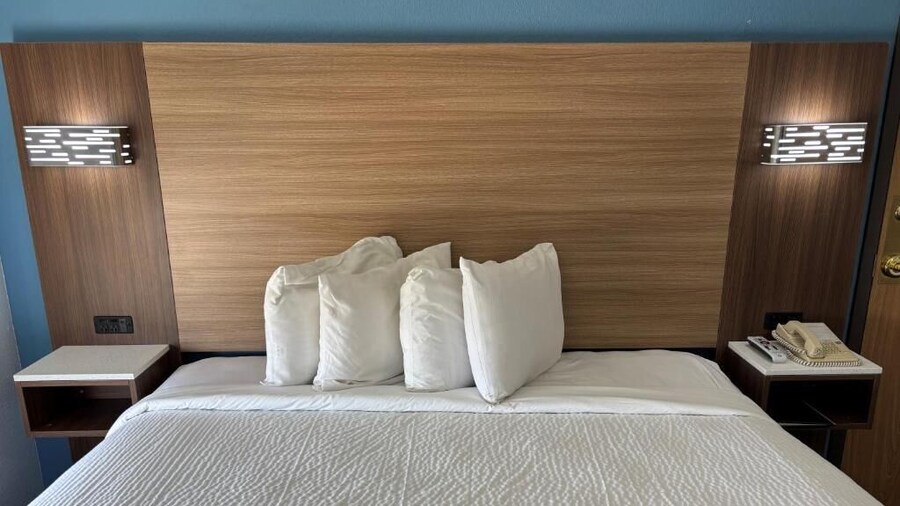 Jacksonville Inn & Suites