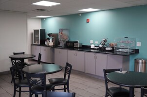 Free daily continental breakfast