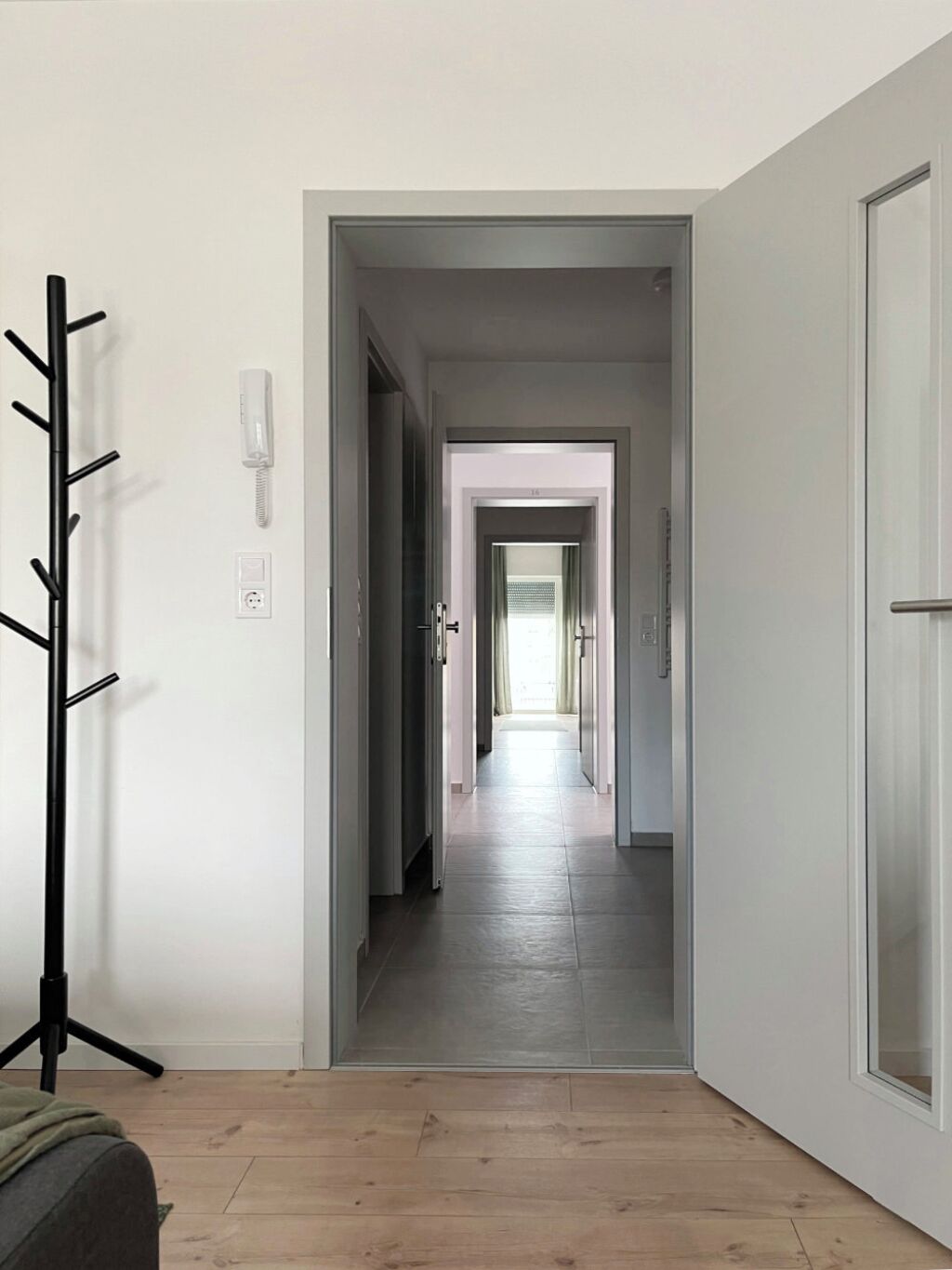 City Apartment, 1 Bedroom, Kitchen | Living area | 42-inch flat-screen TV with satellite channels