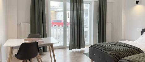 City Apartment, 1 Bedroom, Kitchen | Hypo-allergenic bedding, down comforters, blackout drapes, soundproofing