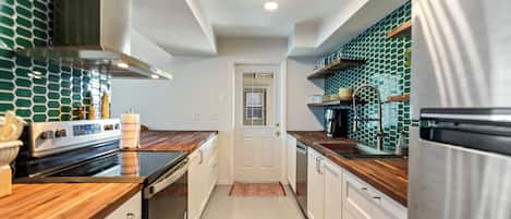 Micro-ondes, four, plaque de cuisson, lave-vaisselle