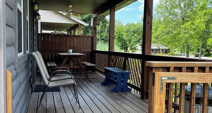 Stay in cozy cabin 5 off of Lake of the Ozarks in beautiful Sunrise Beach, MO