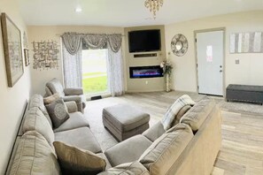Smart-TV, Kamin, Bücher