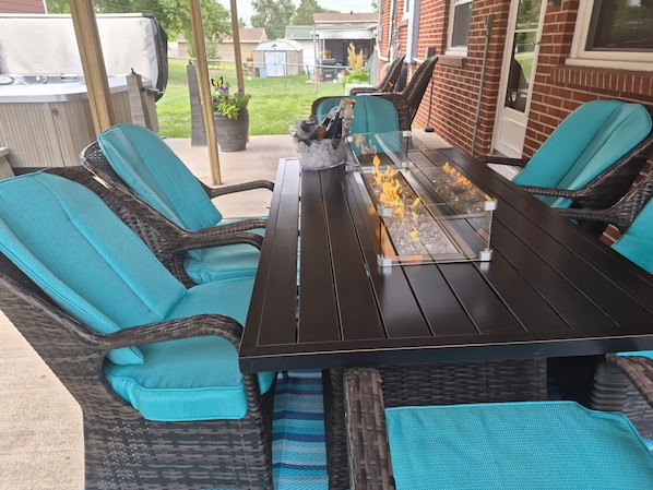 Outdoor dining - Perfect Black Hills Getaway (Rapid City)