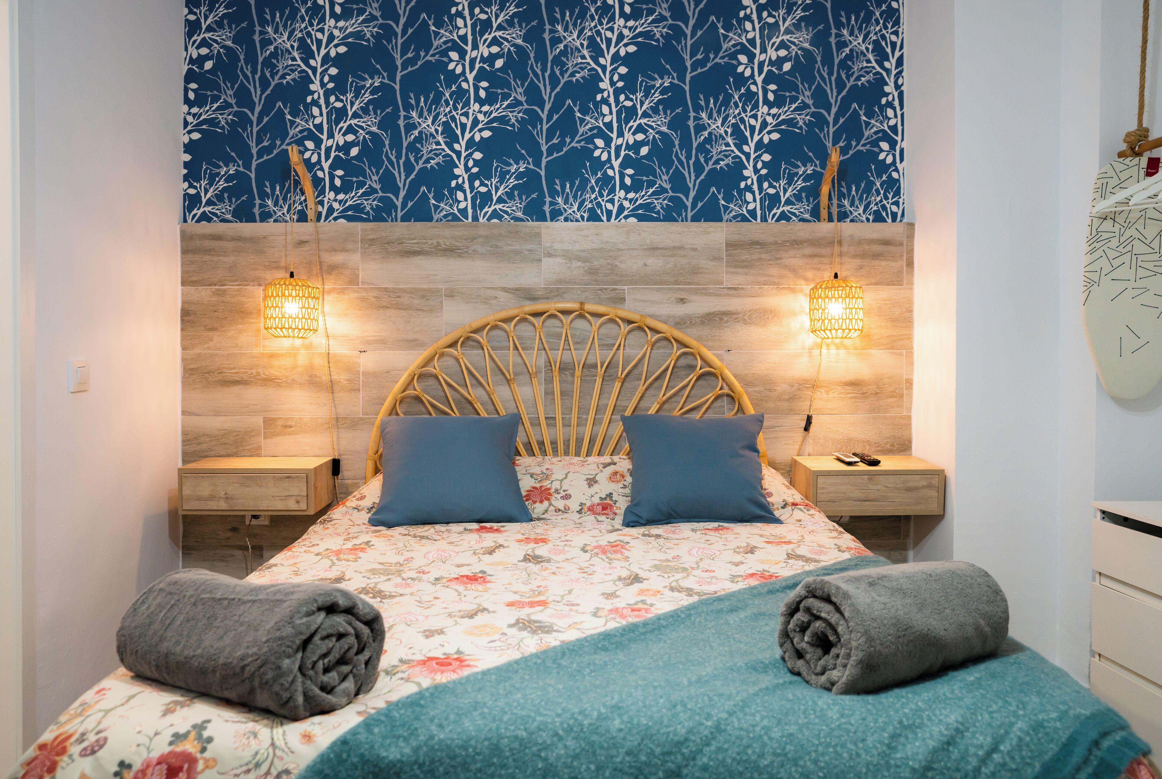 مكواة/لوح كي وواي فاي وملاءات أسرّة