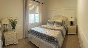 Tabla de planchar con plancha, wifi y ropa de cama 