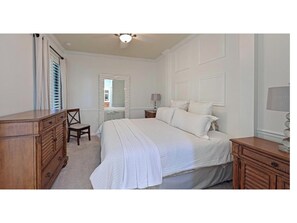 Tabla de planchar con plancha, wifi y ropa de cama 