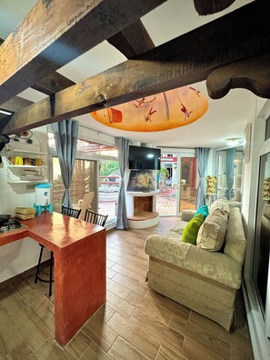 디지털 채널 시청이 가능한 32인치 LCD TV