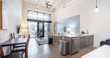 Landing | Stylish 2BD, Gym, Pool