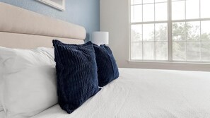 Desk, iron/ironing board, WiFi, bed sheets