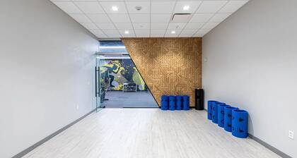 Landing | Beautiful 1BD, Gym, Pool