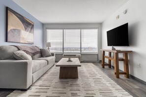 Smart TV - Landing | Modern 1BD, Yoga Studio, Gym (Hartford)