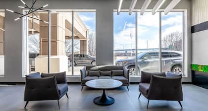 Landing | Modern 1BD, Game Room, Yoga Studio