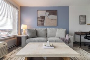 Smart TV - Landing | Beautiful 1BD, Game Room, Gym (Hartford)