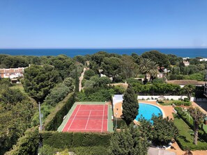 Sports court - Apartamento en Les Rotes, Dénia.
Amplia terraza y a 5 minutos del mar. (VC)