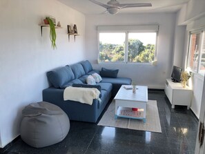 TV - Apartamento en Les Rotes, Dénia.
Amplia terraza y a 5 minutos del mar. (VC)