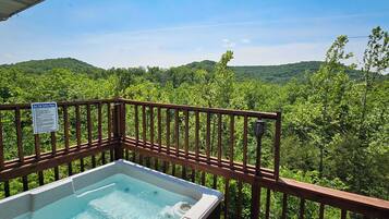 Bañera de hidromasaje al aire libre