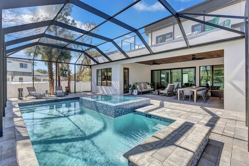 Modern Home + Heated Pool + Spa + Walkable Downtown + Short Drive to Beaches