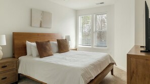 Desk, iron/ironing board, WiFi, bed sheets - Landing | Spectacular 1BD, Yoga Studio, Gym (Raleigh)