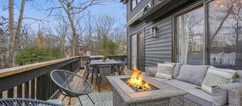 Hopskip Home - Designer - Firepits - 85in TV Movie Rm - Karaoke -Near Waterparks