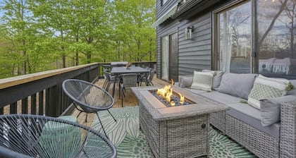Designer • Large Group Stay • Firepits • Movie Rm • Karaoke • Pools • Lake