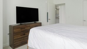 1 chambre, bureau, fer et planche à repasser, Wi-Fi