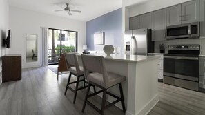 Refrigerador y comedor 