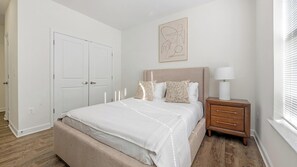 2 Schlafzimmer, Schreibtisch, Bügeleisen/Bügelbrett, WLAN