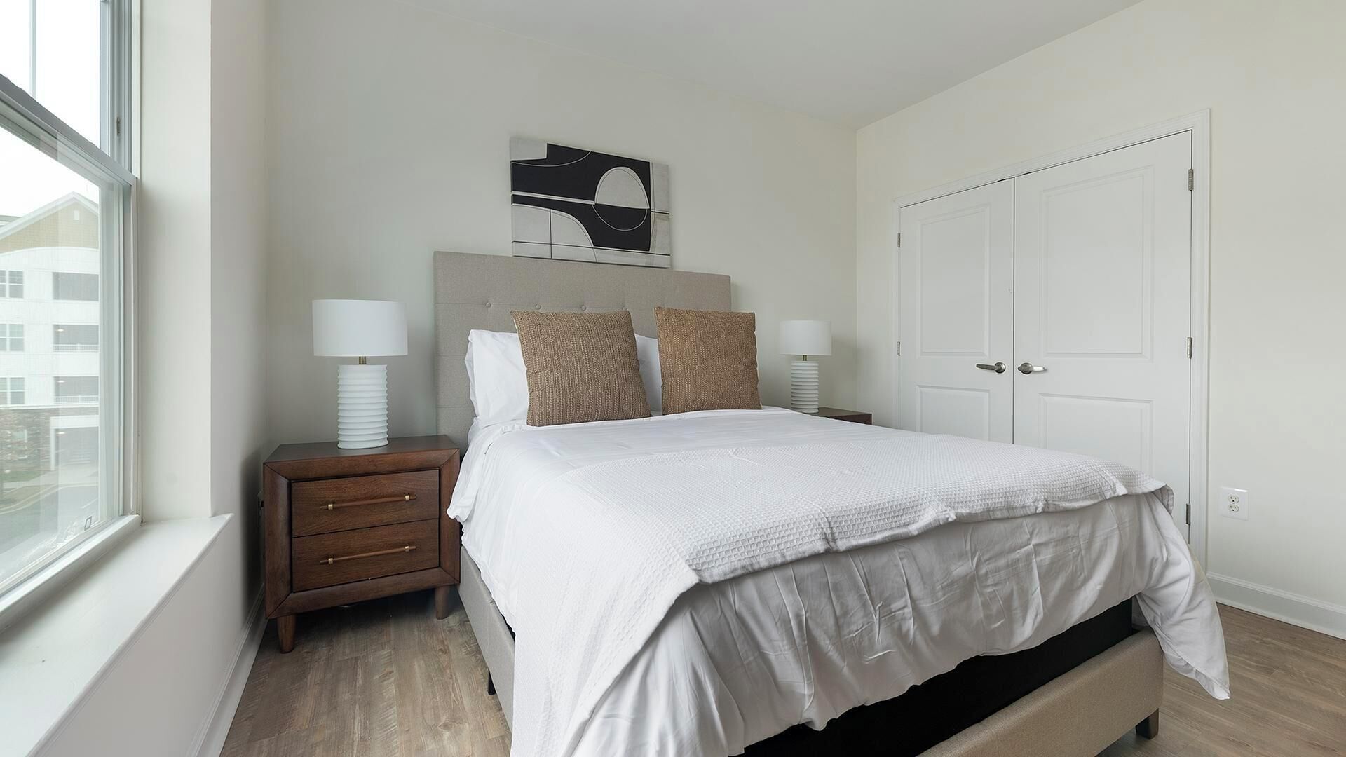 2 bedrooms, desk, iron/ironing board, WiFi