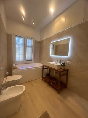 Dusj, boblebad, hårføner og bidé